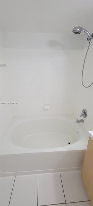 For Sale: $318,000 (1 beds, 1 baths, 859 Square Feet)