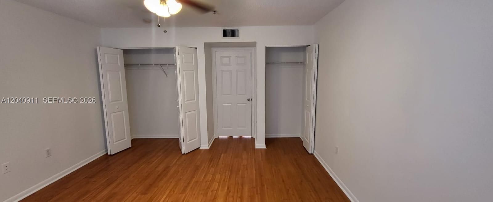 For Sale: $318,000 (1 beds, 1 baths, 859 Square Feet)