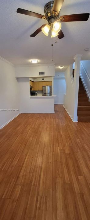 For Sale: $318,000 (1 beds, 1 baths, 859 Square Feet)