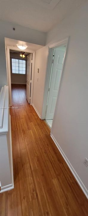 For Sale: $318,000 (1 beds, 1 baths, 859 Square Feet)