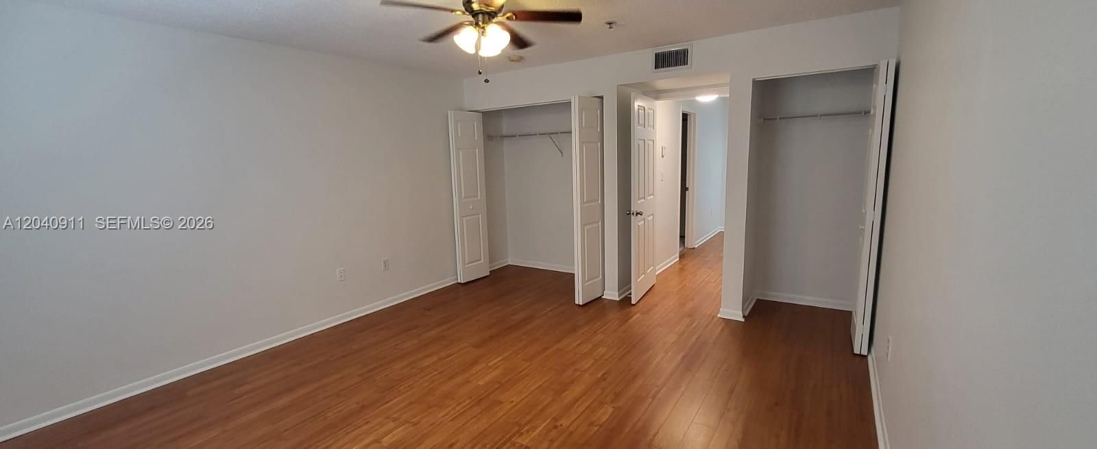 For Sale: $318,000 (1 beds, 1 baths, 859 Square Feet)