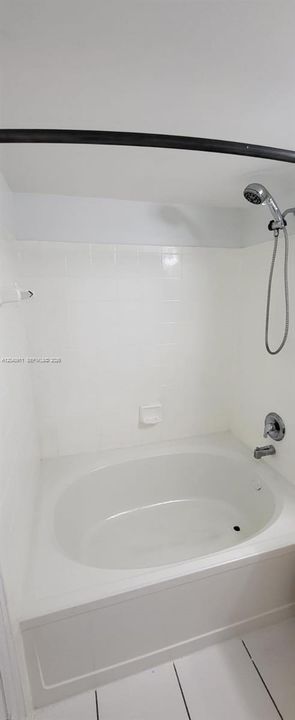 For Sale: $318,000 (1 beds, 1 baths, 859 Square Feet)