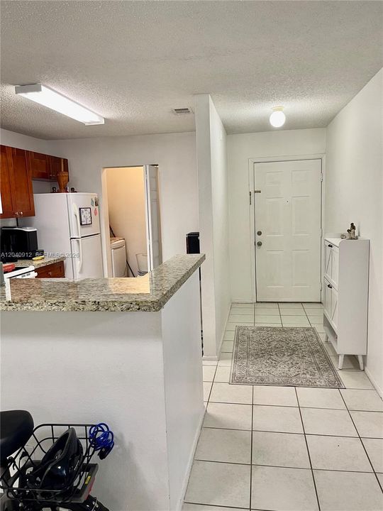 For Rent: $2,350 (3 beds, 2 baths, 1305 Square Feet)