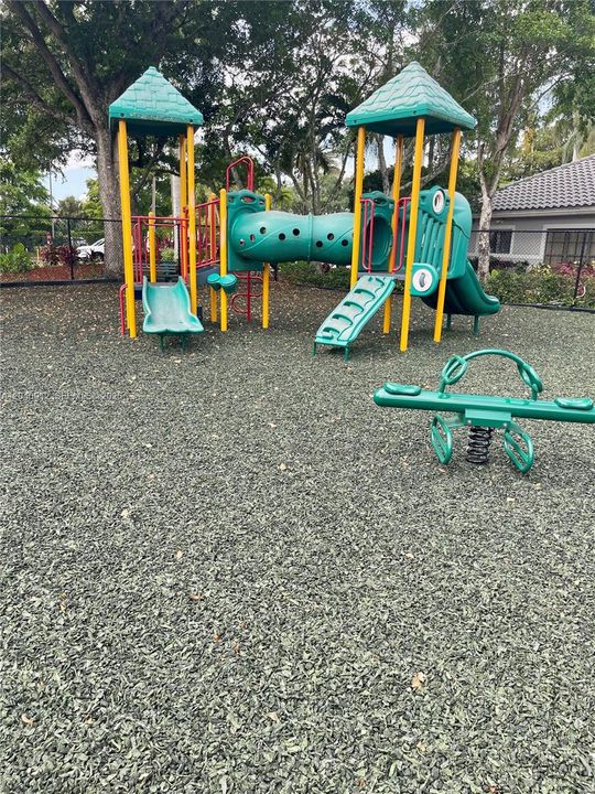 For Rent: $2,350 (3 beds, 2 baths, 1305 Square Feet)