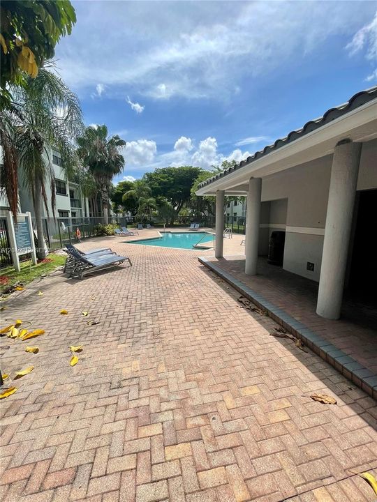 For Rent: $2,350 (3 beds, 2 baths, 1305 Square Feet)