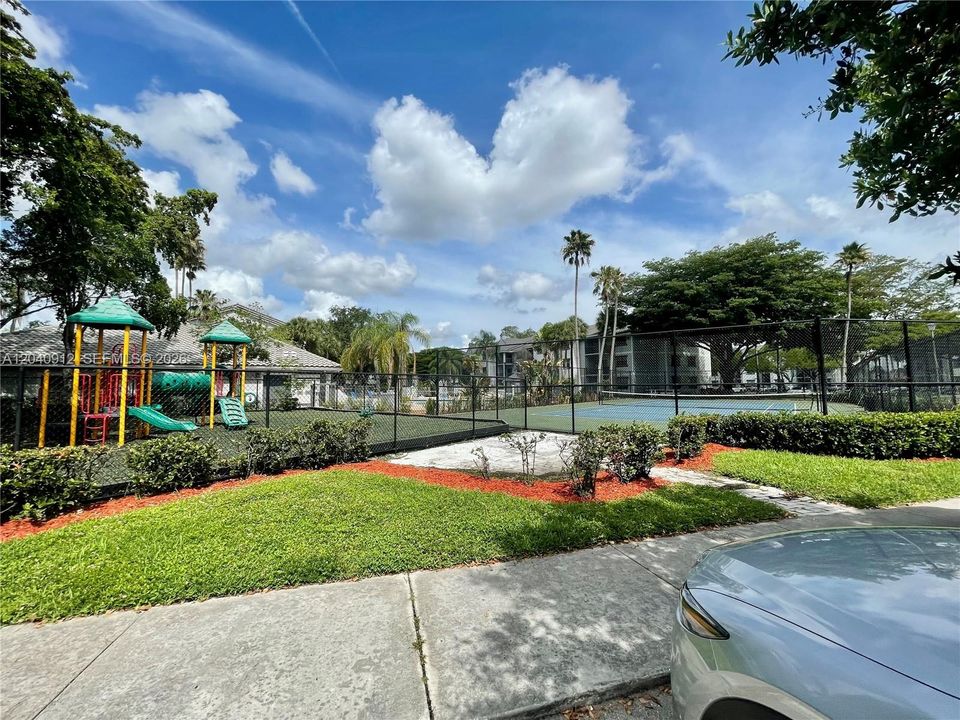 For Rent: $2,350 (3 beds, 2 baths, 1305 Square Feet)