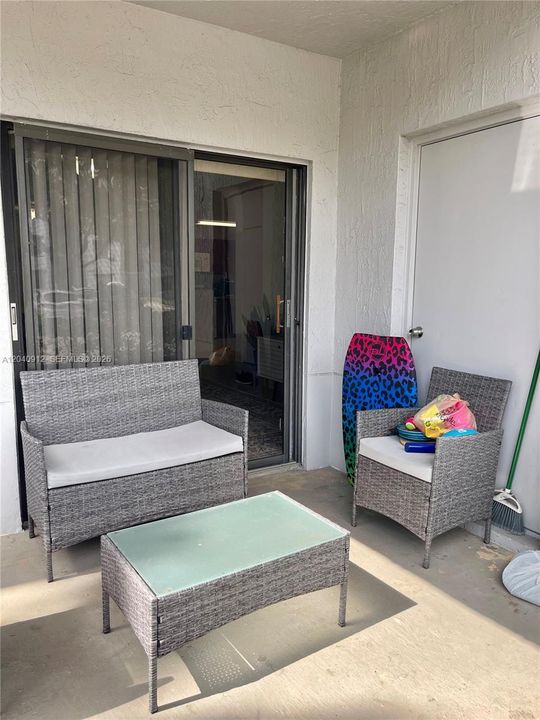 For Rent: $2,350 (3 beds, 2 baths, 1305 Square Feet)