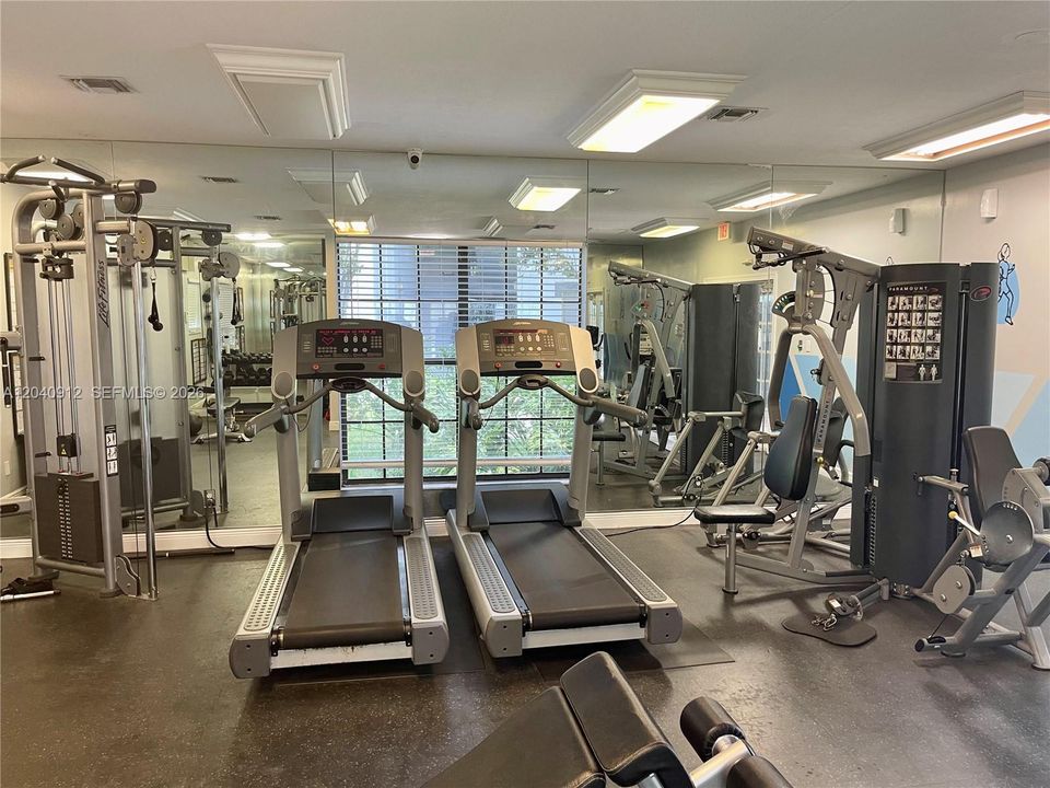 For Rent: $2,350 (3 beds, 2 baths, 1305 Square Feet)