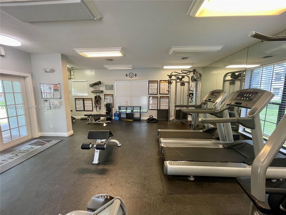 For Rent: $2,350 (3 beds, 2 baths, 1305 Square Feet)