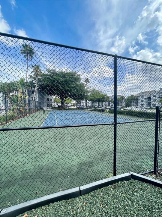 For Rent: $2,350 (3 beds, 2 baths, 1305 Square Feet)