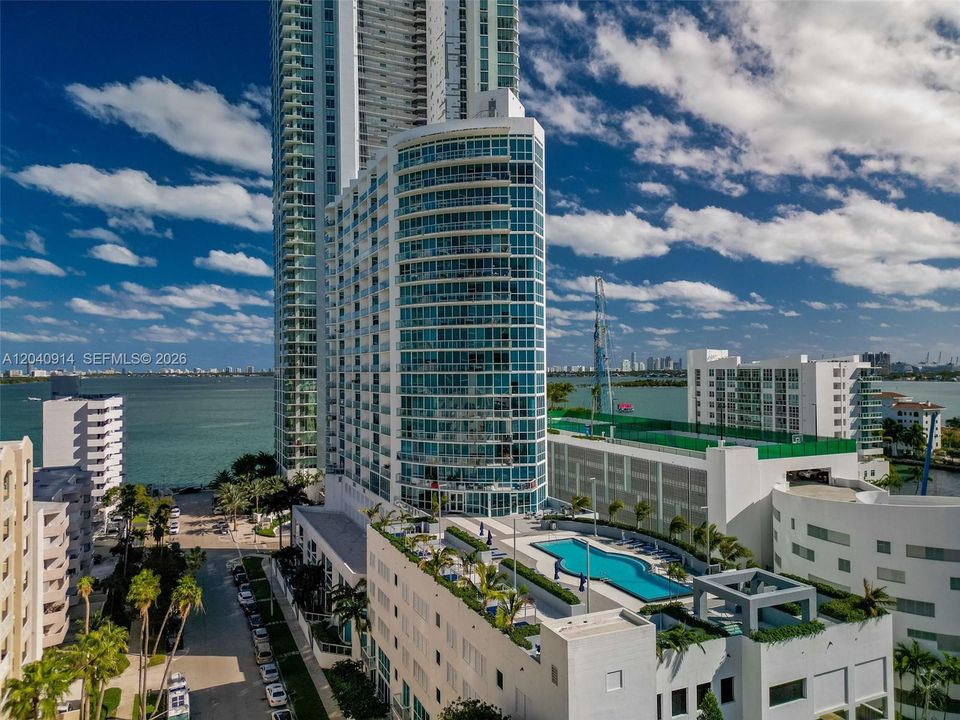 For Sale: $490,000 (1 beds, 1 baths, 828 Square Feet)