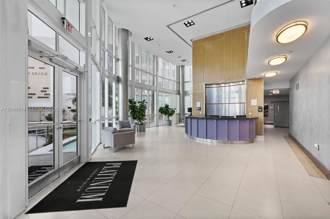For Sale: $490,000 (1 beds, 1 baths, 828 Square Feet)