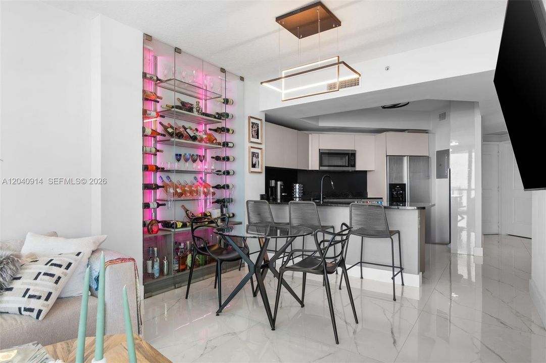 For Sale: $490,000 (1 beds, 1 baths, 828 Square Feet)