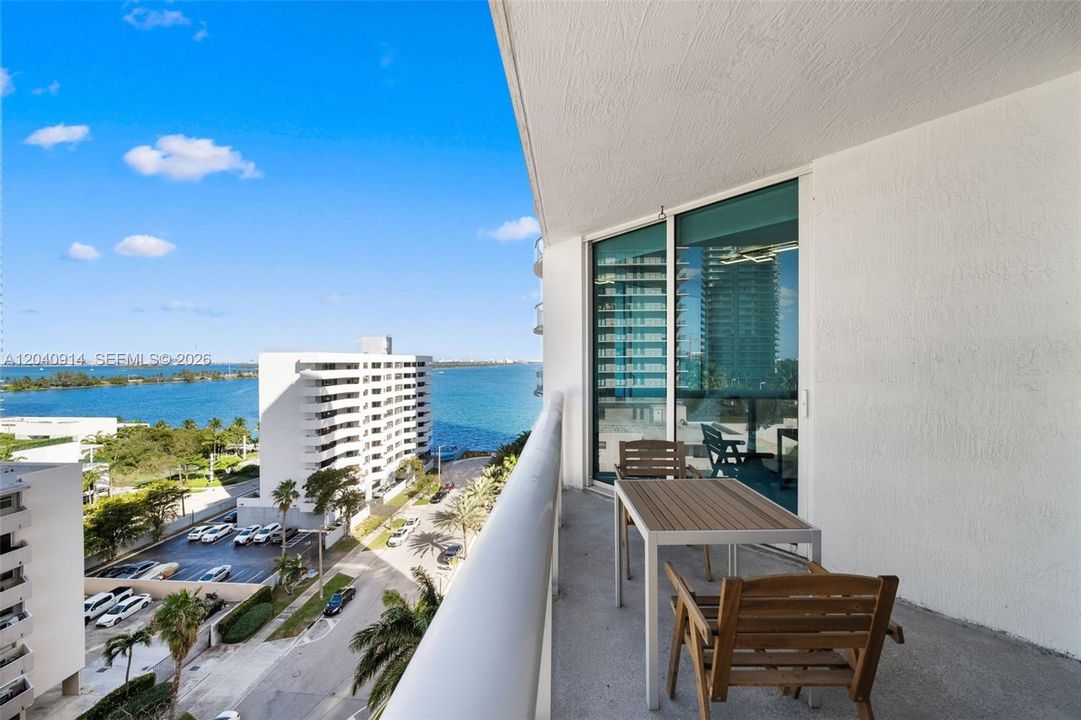 For Sale: $490,000 (1 beds, 1 baths, 828 Square Feet)