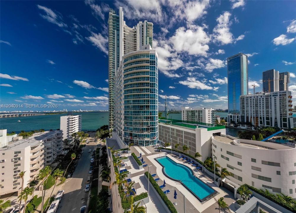 For Sale: $490,000 (1 beds, 1 baths, 828 Square Feet)