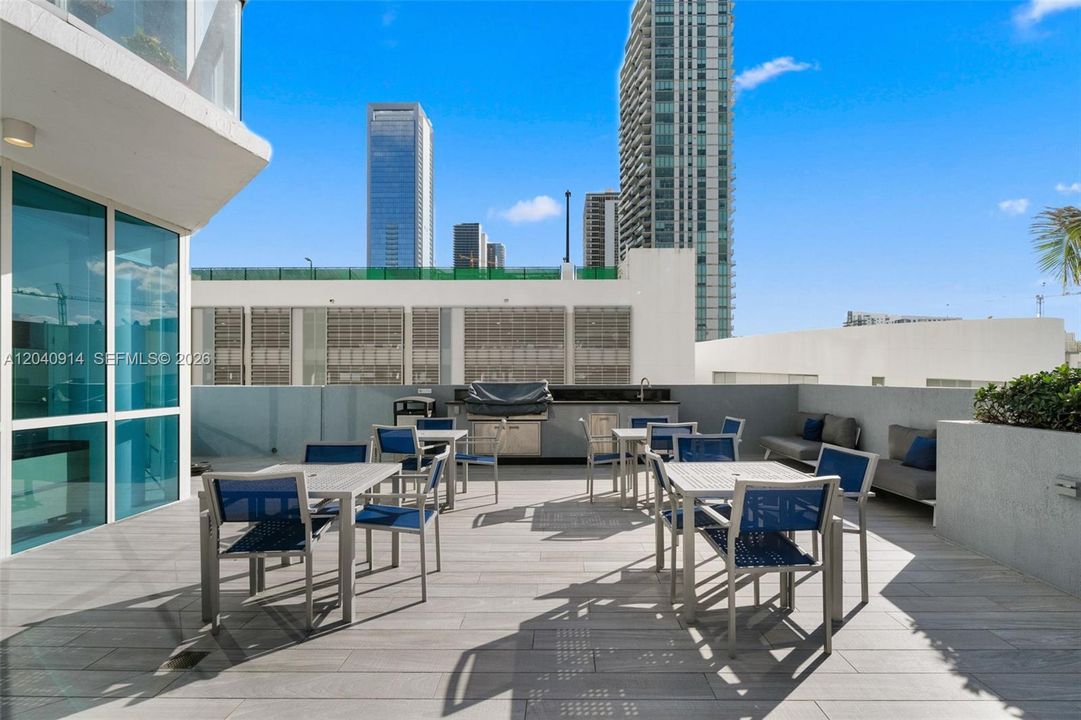 For Sale: $490,000 (1 beds, 1 baths, 828 Square Feet)