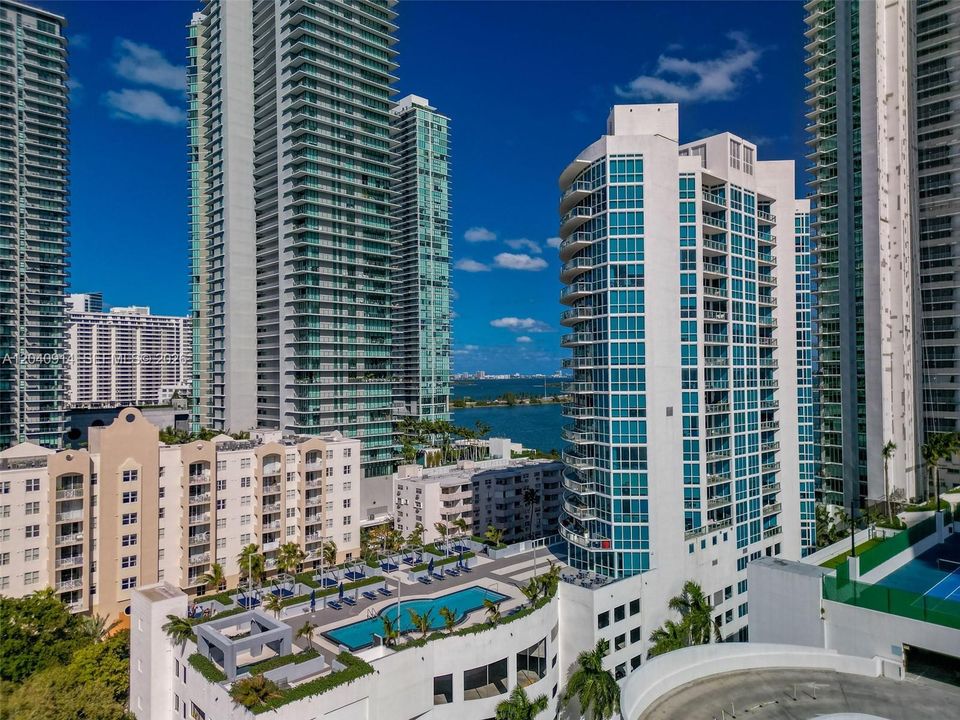 For Sale: $490,000 (1 beds, 1 baths, 828 Square Feet)