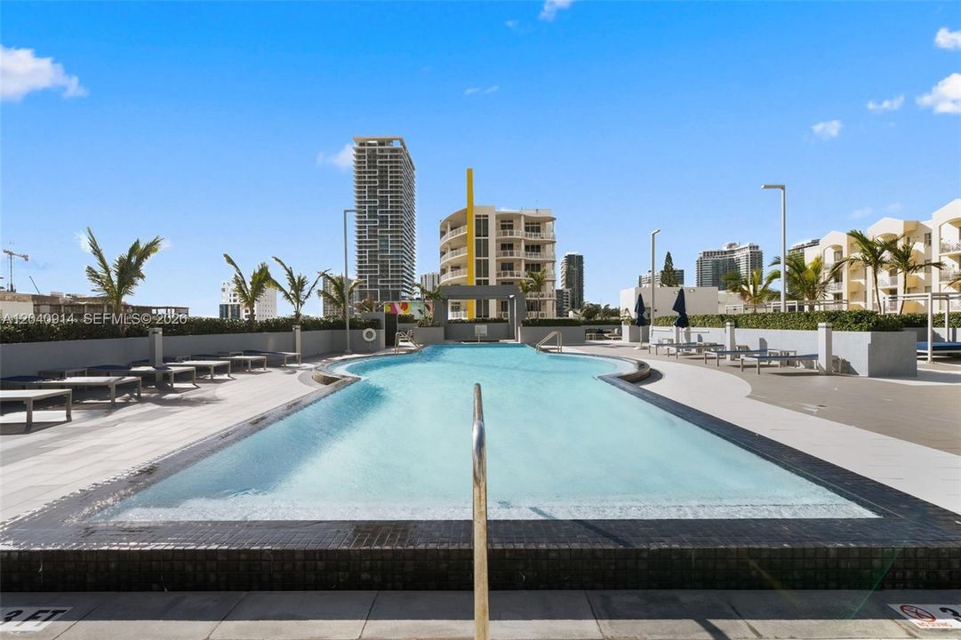 For Sale: $490,000 (1 beds, 1 baths, 828 Square Feet)