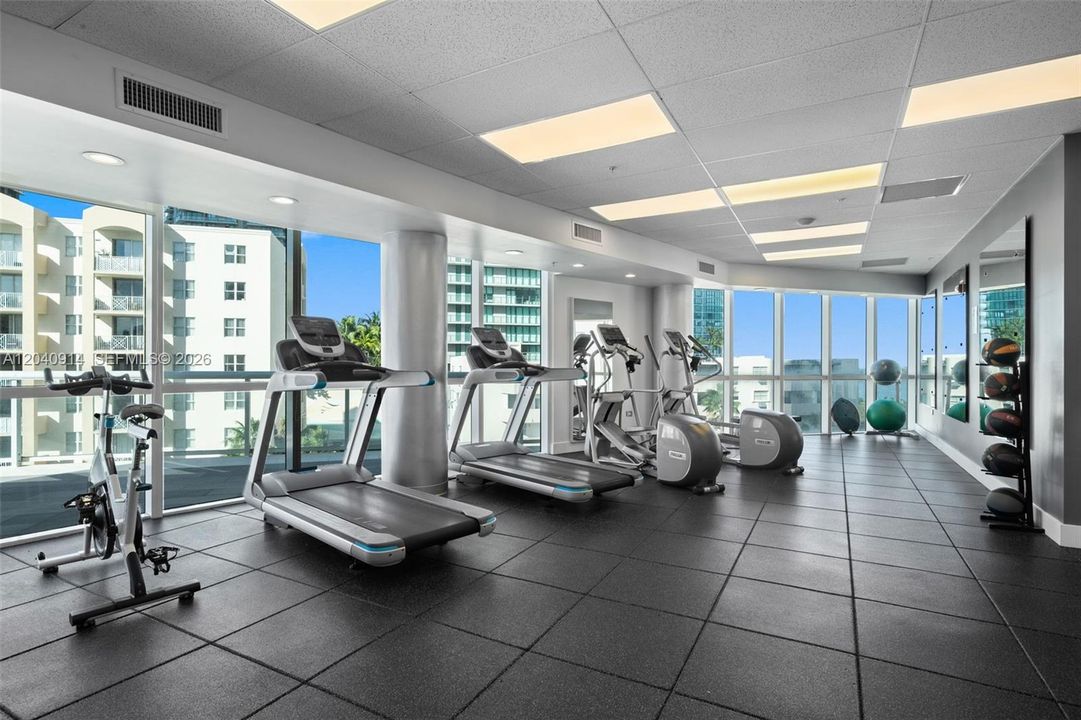 For Sale: $490,000 (1 beds, 1 baths, 828 Square Feet)