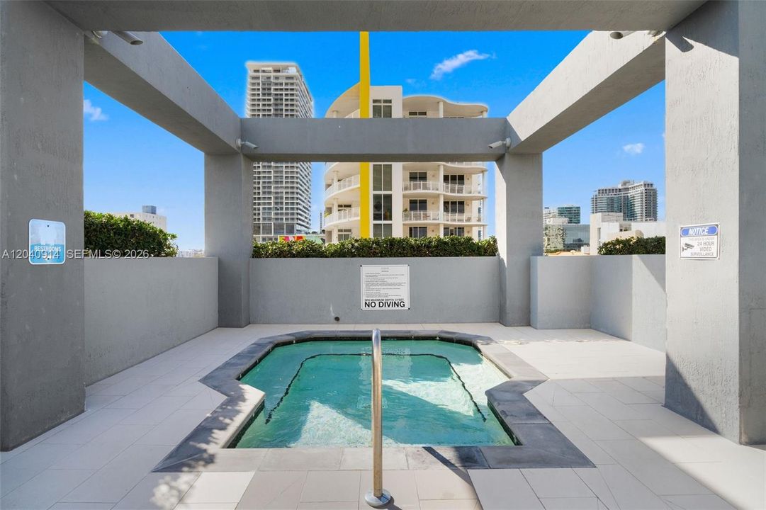 For Sale: $490,000 (1 beds, 1 baths, 828 Square Feet)