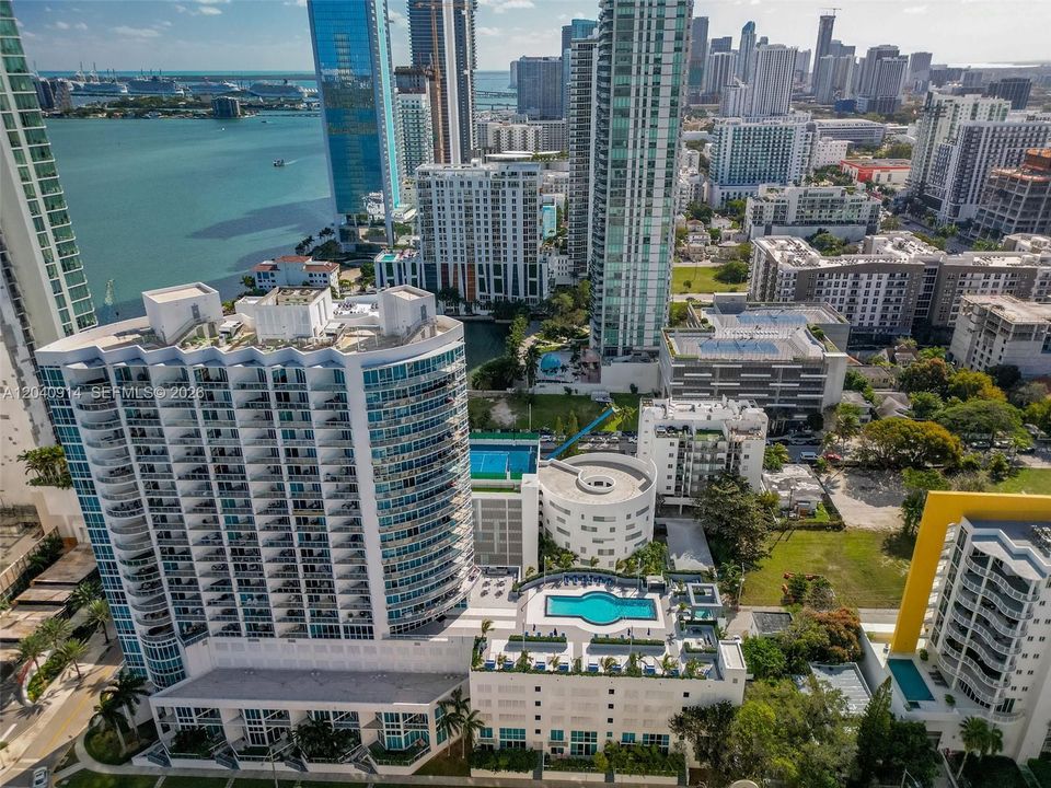For Sale: $490,000 (1 beds, 1 baths, 828 Square Feet)