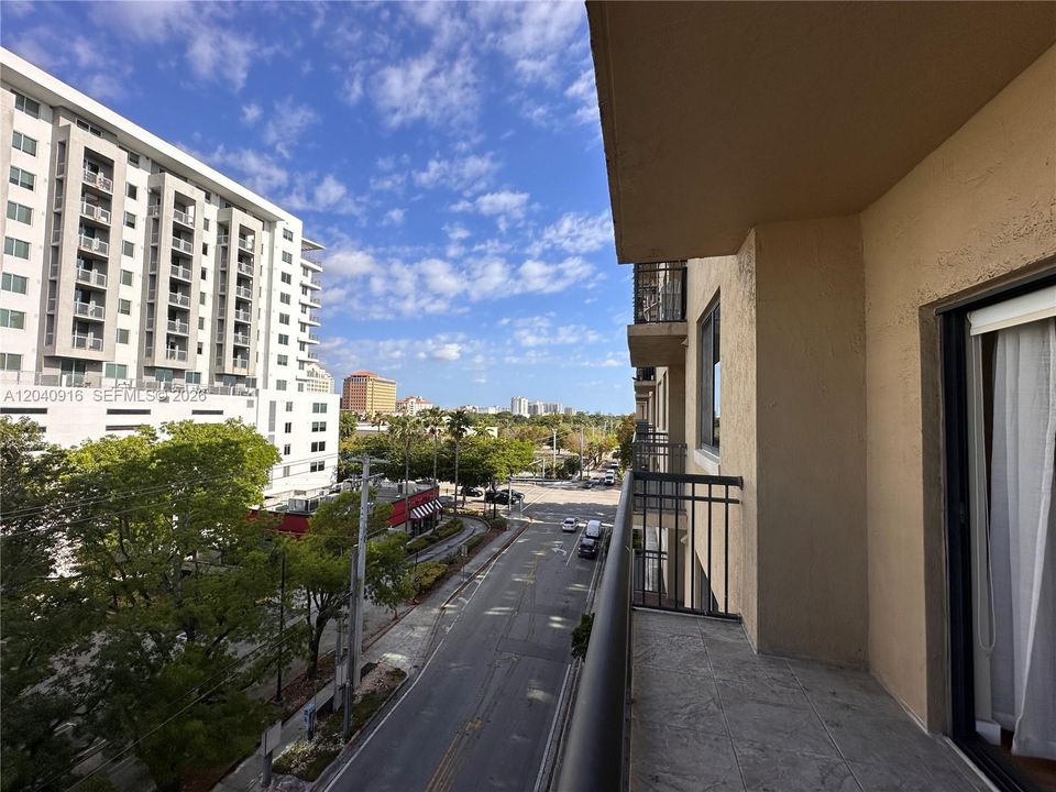 For Sale: $515,000 (2 beds, 2 baths, 1053 Square Feet)