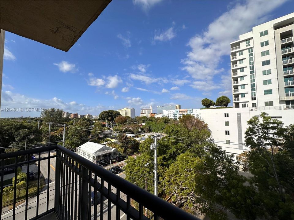 For Sale: $515,000 (2 beds, 2 baths, 1053 Square Feet)