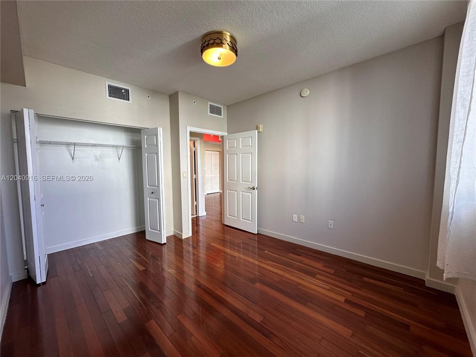 For Sale: $515,000 (2 beds, 2 baths, 1053 Square Feet)