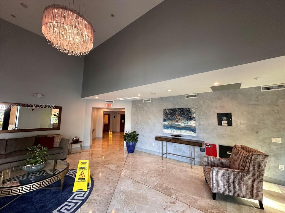 For Sale: $515,000 (2 beds, 2 baths, 1053 Square Feet)