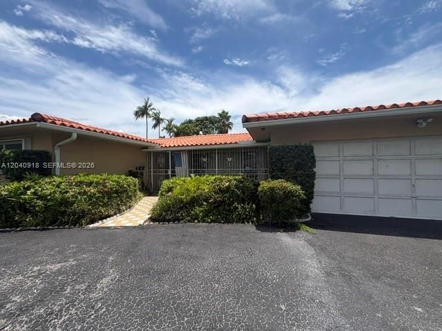 Active With Contract: $815,000 (3 beds, 2 baths, 2004 Square Feet)