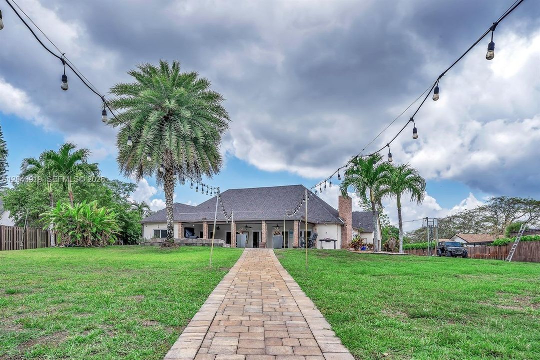 For Rent: $9,850 (3 beds, 3 baths, 2882 Square Feet)