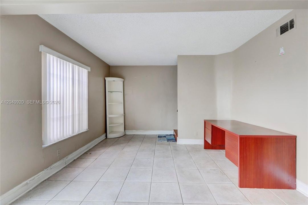 For Sale: $325,000 (3 beds, 2 baths, 1480 Square Feet)