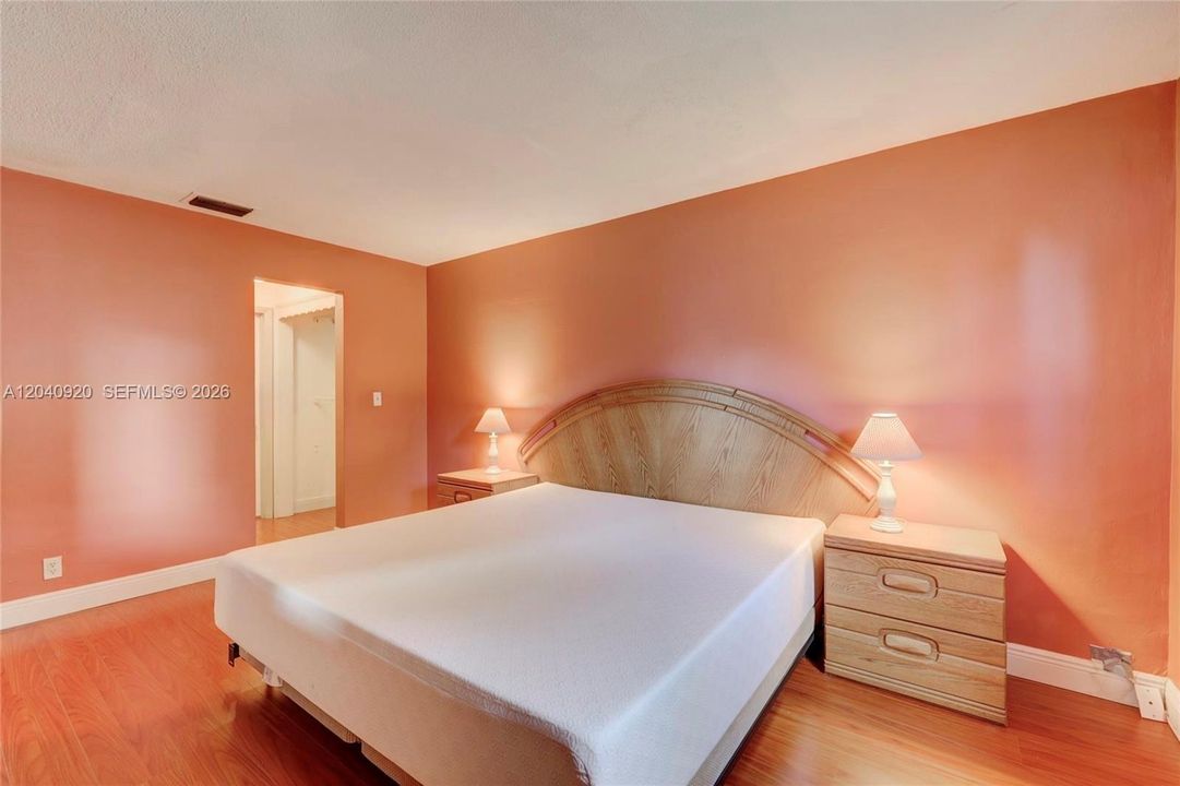 For Sale: $325,000 (3 beds, 2 baths, 1480 Square Feet)