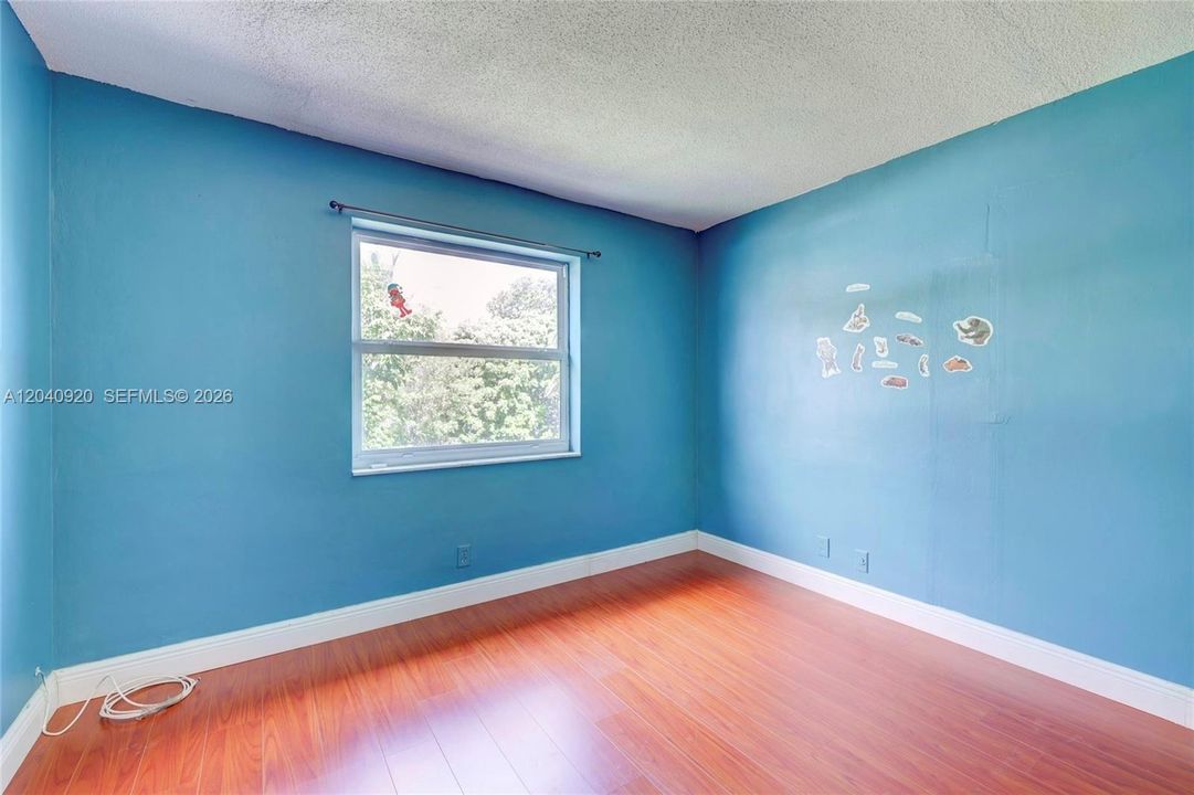 For Sale: $325,000 (3 beds, 2 baths, 1480 Square Feet)