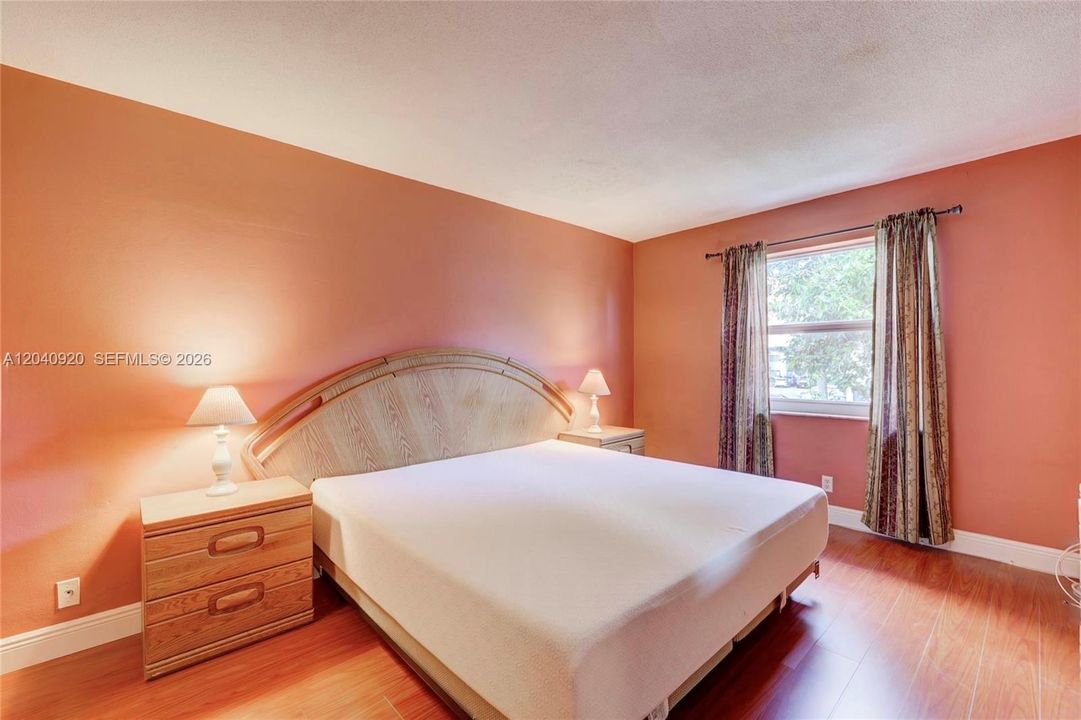 For Sale: $325,000 (3 beds, 2 baths, 1480 Square Feet)