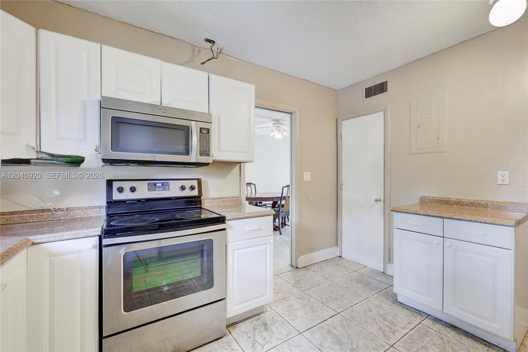 For Sale: $325,000 (3 beds, 2 baths, 1480 Square Feet)
