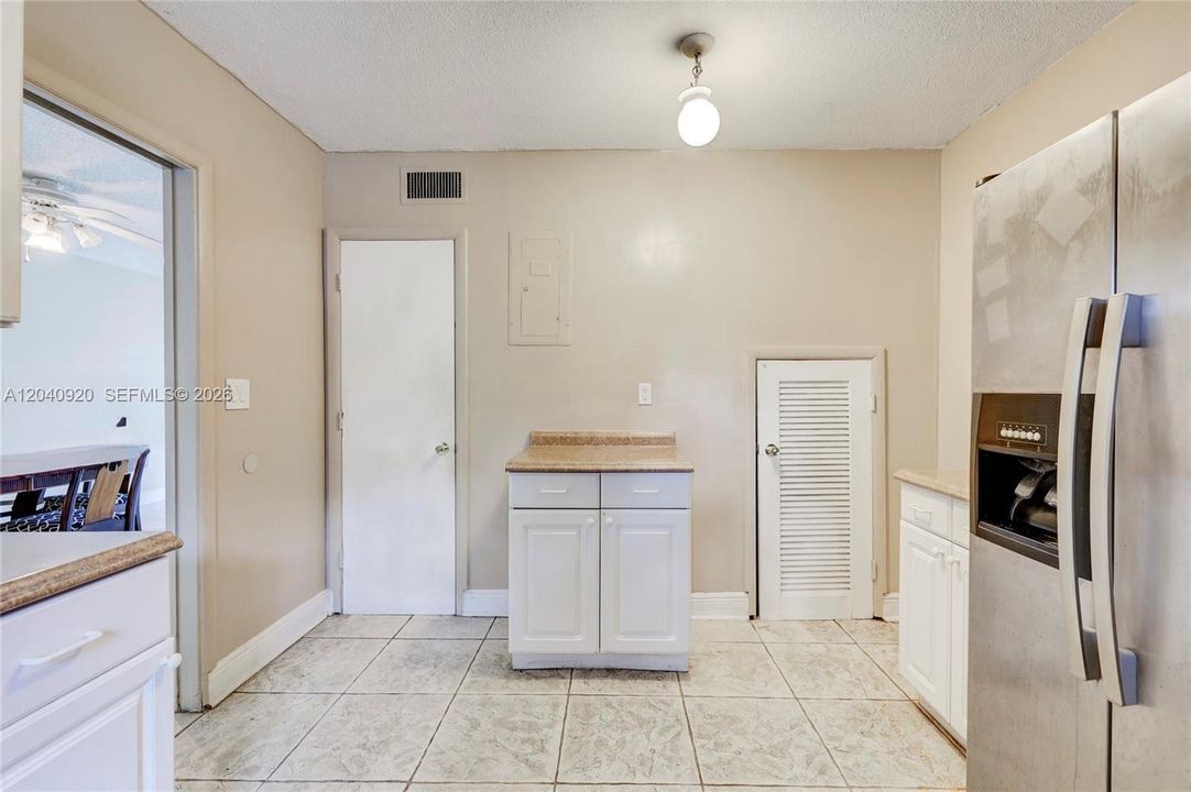 For Sale: $325,000 (3 beds, 2 baths, 1480 Square Feet)