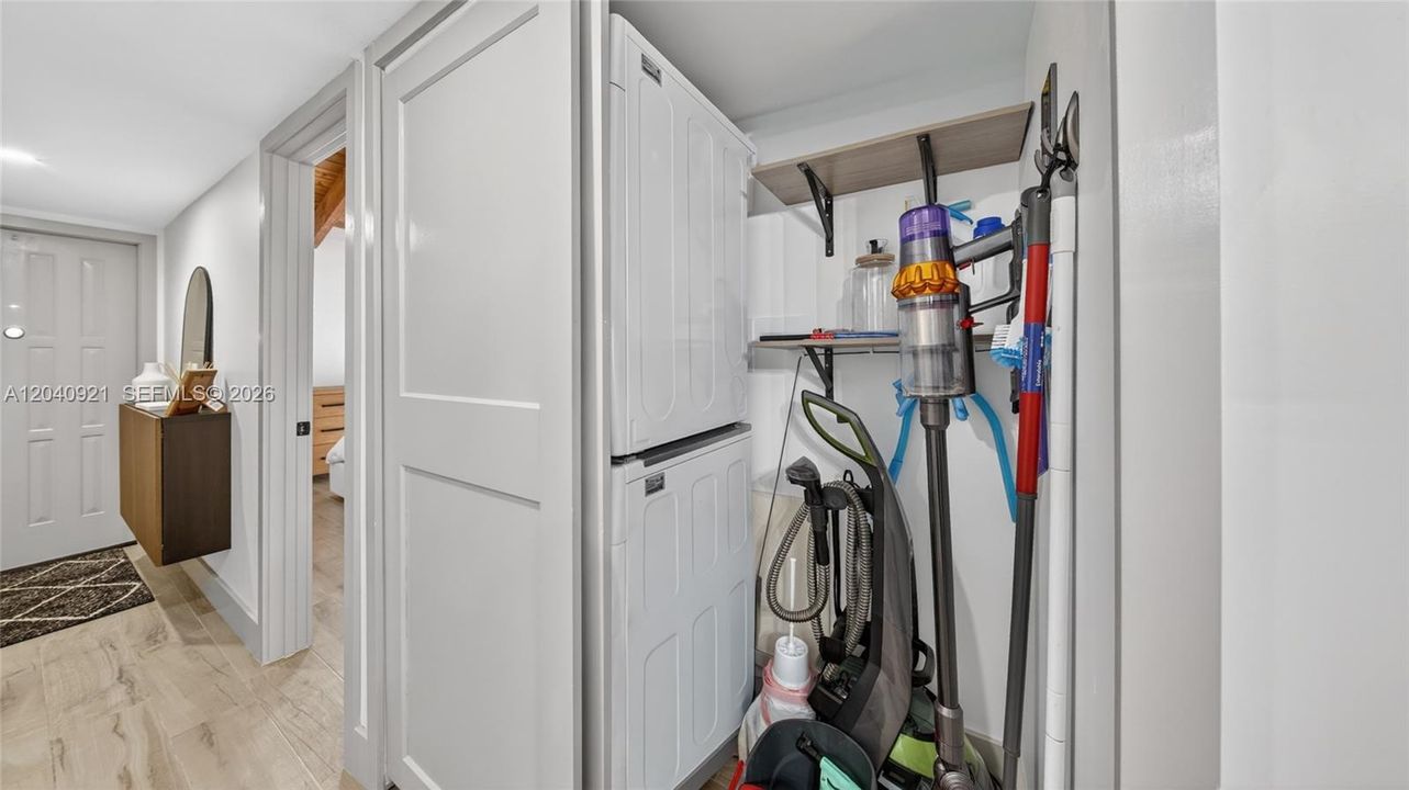 For Sale: $390,000 (2 beds, 2 baths, 964 Square Feet)