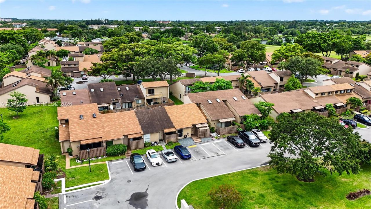 For Sale: $390,000 (2 beds, 2 baths, 964 Square Feet)