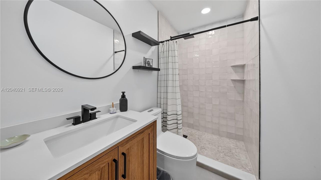 For Sale: $390,000 (2 beds, 2 baths, 964 Square Feet)