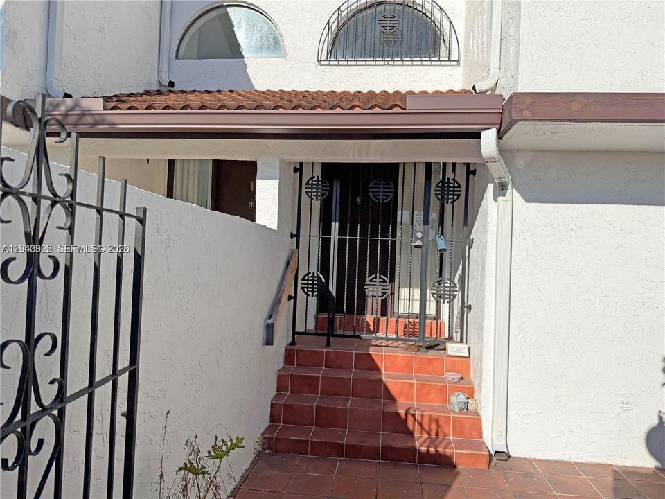 En Renta: $3,200 (3 camas, 3 baños, 1640 Pies cuadrados)