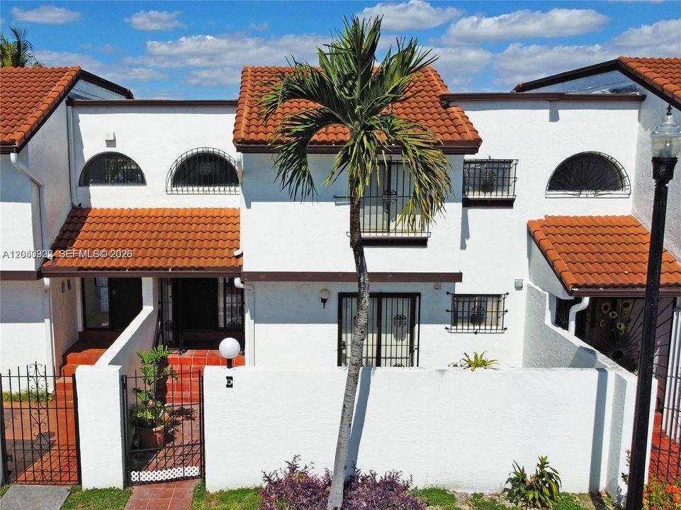 En Renta: $3,200 (3 camas, 3 baños, 1640 Pies cuadrados)