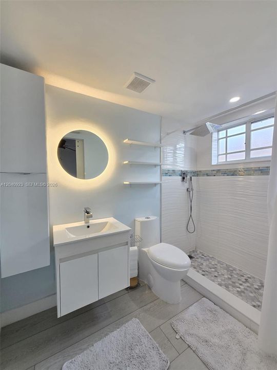 For Rent: $2,600 (2 beds, 2 baths, 926 Square Feet)