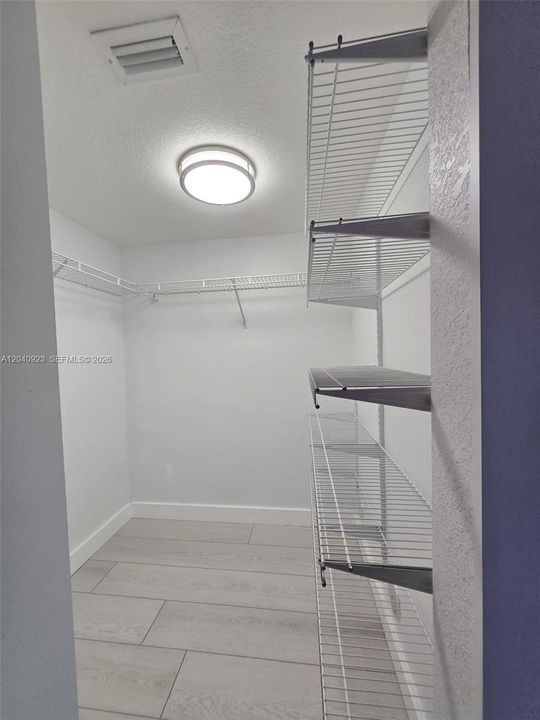 For Rent: $2,600 (2 beds, 2 baths, 926 Square Feet)