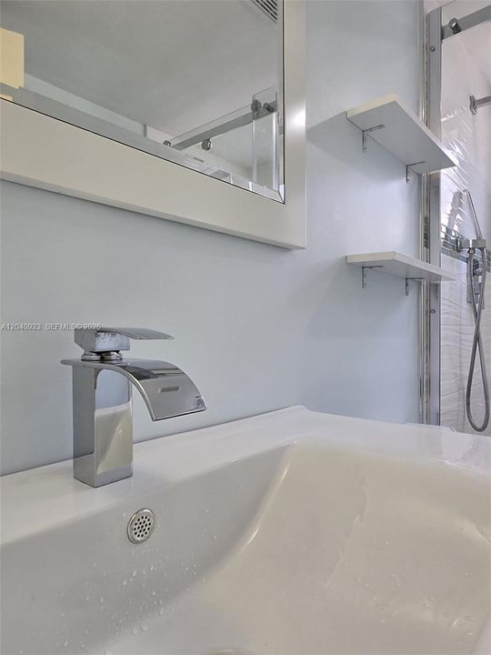 For Rent: $2,600 (2 beds, 2 baths, 926 Square Feet)