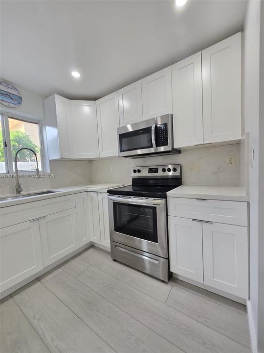 For Rent: $2,600 (2 beds, 2 baths, 926 Square Feet)