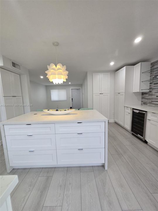 For Rent: $2,600 (2 beds, 2 baths, 926 Square Feet)
