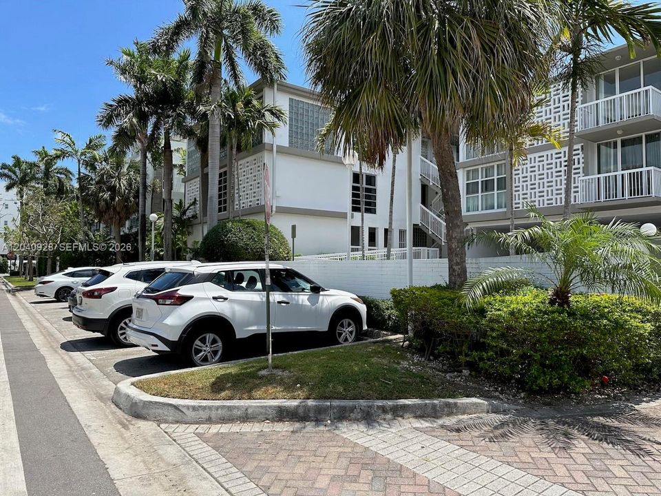 For Rent: $3,000 (2 beds, 2 baths, 1500 Square Feet)