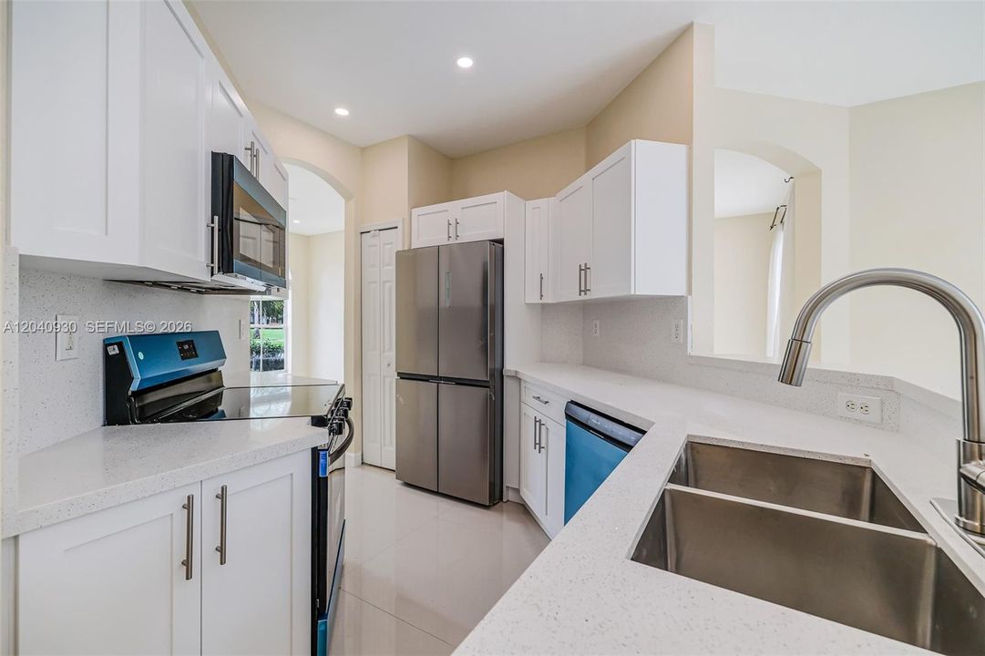 В аренду: $3,400 (3 спален, 2 ванн, 1746 Квадратных фут)