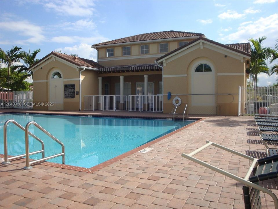 В аренду: $3,400 (3 спален, 2 ванн, 1746 Квадратных фут)